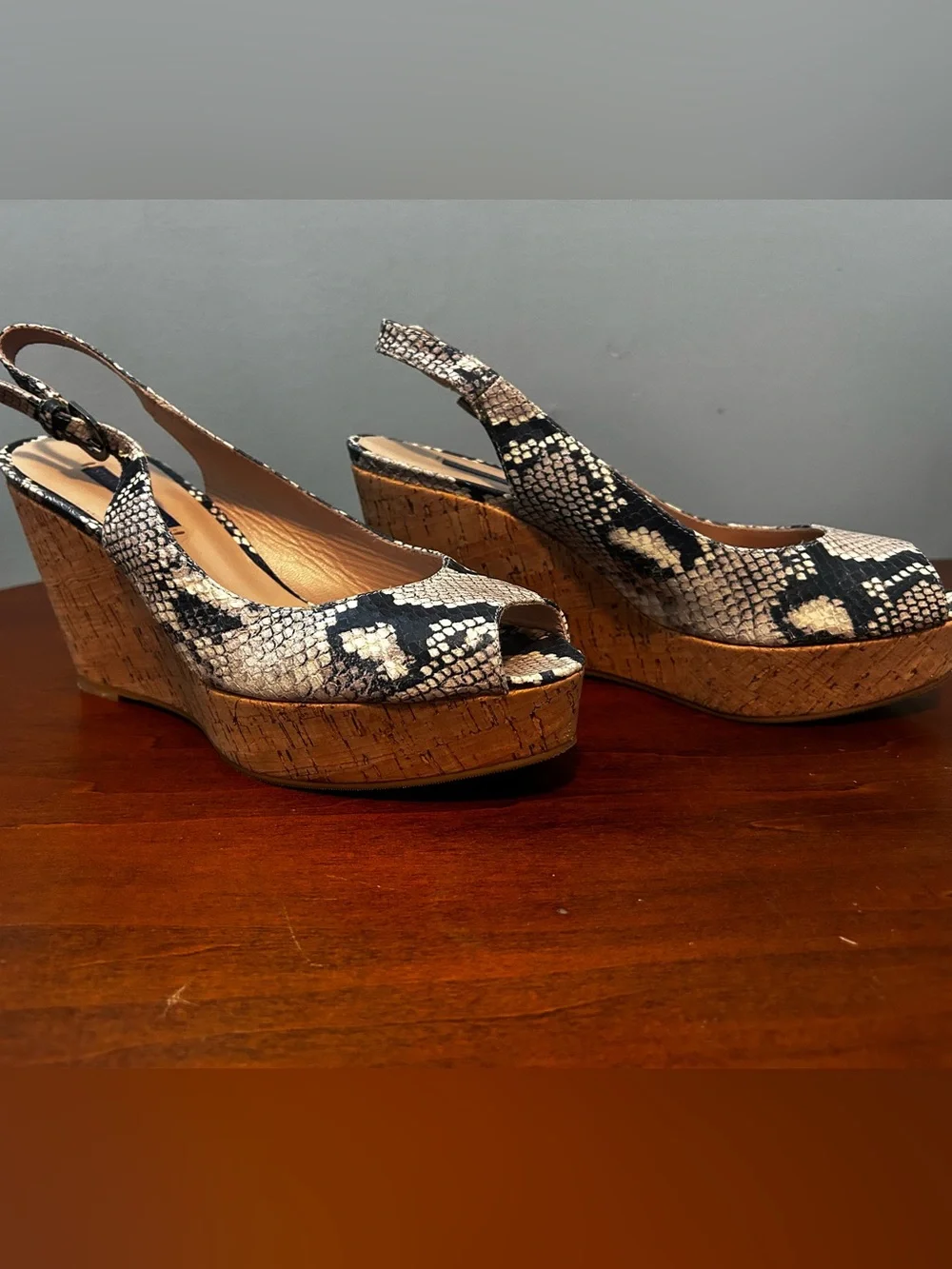Stuart Weitzman Black & Cream Jane Snake-Print Cork Platform Sandals size 91/2 M